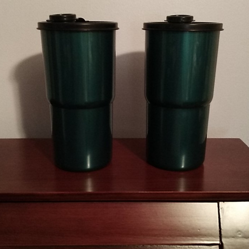 New Tupperware Thirstquake tumblers set of 2